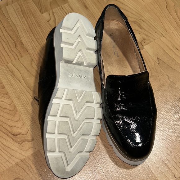 Vionic Loafers Patent Leather - Picture 4 of 5